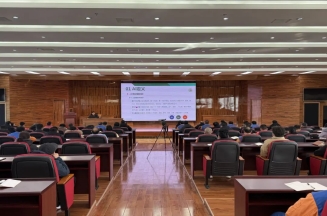 潔晶集團組織進行AI應(yīng)用培訓